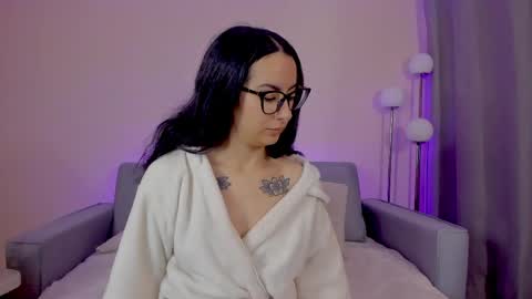 Sarah Luna online show from 04.21.26