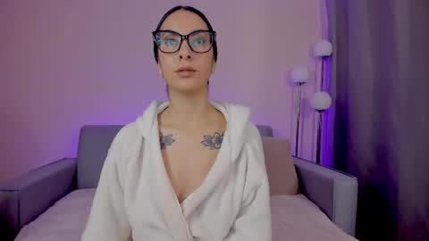 Sarah Luna online show from 04.22.26