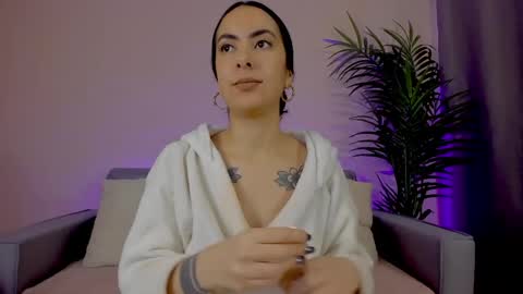 Sarah Luna online show from 04.30.26