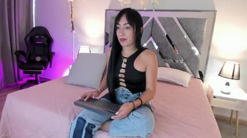 mia_davis__ online show from 05.27.26