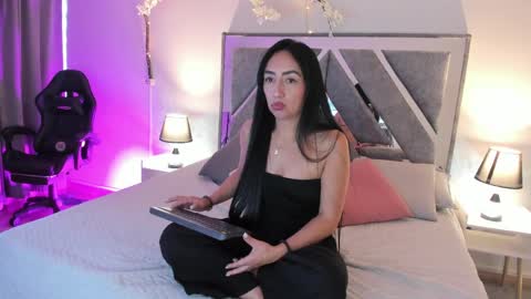 mia_davis__ online show from 05.28.26