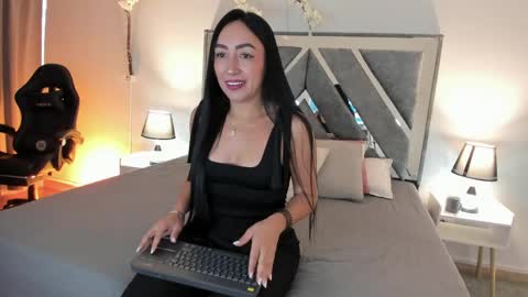 mia_davis__ online show from 05.29.26