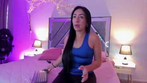mia_davis__ online show from 07.06.26