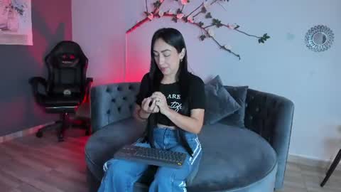 mia_davis__ online show from 07.15.26