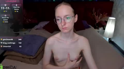 Snapshot of mia_e1fie chatting on 05.18.26 mia_e1fie online show from 05.18.26