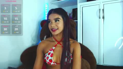 Snapshot of mia_fernand chatting on 11.29.25 mia_fernand online show from 11.29.25