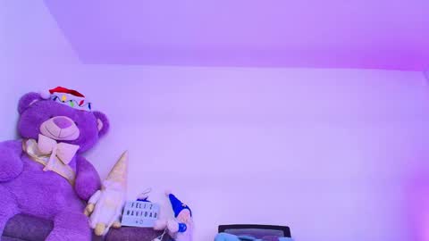 Mia flames online show from 12.18.25