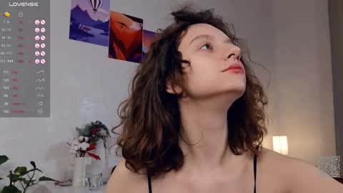 Snapshot of mia_frizz chatting on 02.28.25 Mia online show from 02.28.25