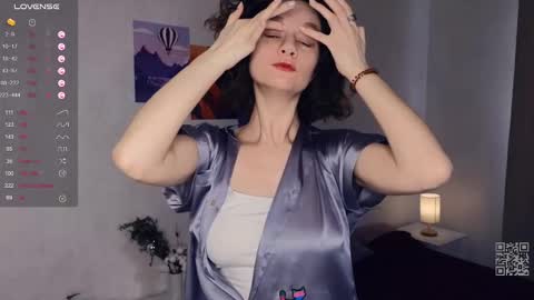 Snapshot of mia_frizz chatting on 03.09.25 Mia online show from 03.09.25