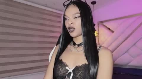 Mia online show from 04.24.26