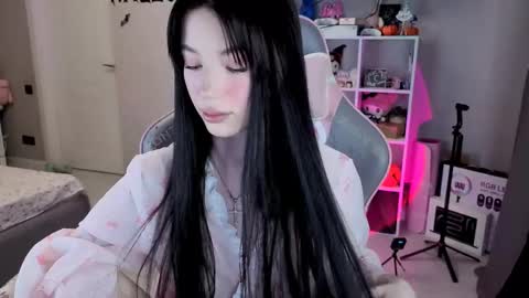 MIA HELP ME REACH 100 LIKES online show from 11.17.25