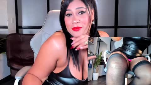 Snapshot of mia_hotwife chatting on 01.04.25 Mia.... Nice to meet you  thumb up me please its important online show from 01.04.25