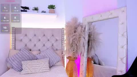 Snapshot of mia_juicy_ chatting on 10.18.25 mia_juicy_ online show from 10.18.25