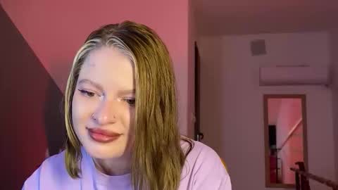 Snapshot of mia_kamp chatting on 09.08.25 Mia online show from 09.08.25