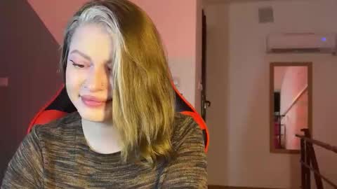 Snapshot of mia_kamp chatting on 09.12.25 Mia online show from 09.12.25