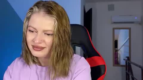 Snapshot of mia_kamp chatting on 09.14.25 Mia online show from 09.14.25