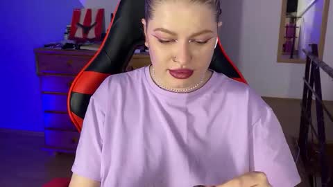 Snapshot of mia_kamp chatting on 10.13.25 Mia online show from 10.13.25