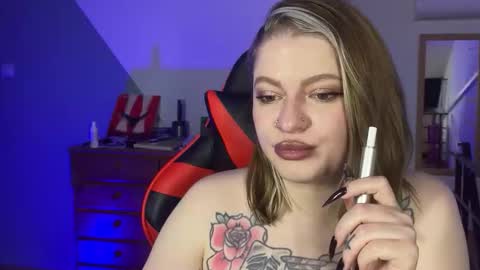 Snapshot of mia_kamp chatting on 10.20.25 Mia online show from 10.20.25