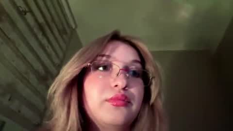 Snapshot of mia_livy chatting on 06.11.26 Miaaa online show from 06.11.26