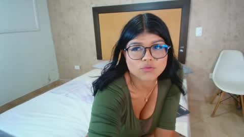 Snapshot of mia_lopez52 chatting on 10.02.25 MIALOPEZ . Y . online show from 10.02.25