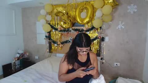 MIALOPEZ      .     Y      .      online show from 12.01.25
