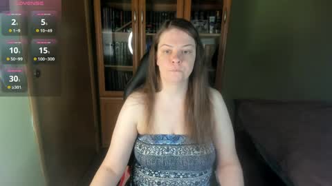 mia_lores online show from 04.10.26