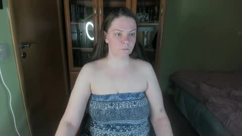 mia_lores online show from 04.30.26