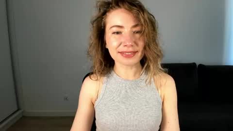 Mia online show from 04.21.26