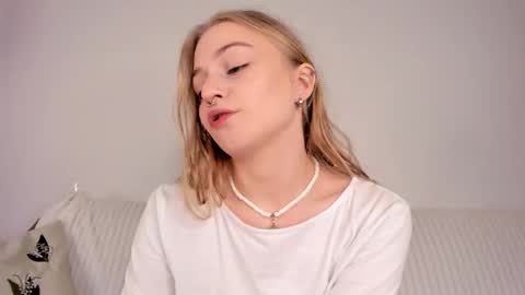 Snapshot of mia_meows chatting on 02.13.26 Mia here Appreciate your support online show from 02.13.26