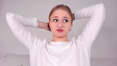 Snapshot of mia_meows chatting on 02.14.26 Mia here Appreciate your support online show from 02.14.26