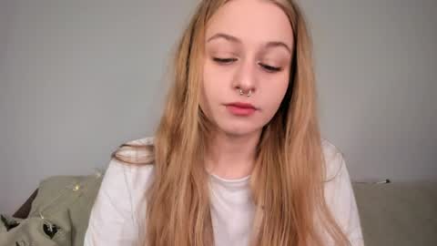 Snapshot of mia_meows chatting on 03.01.26 Mia here Appreciate your support online show from 03.01.26