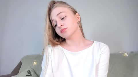 Snapshot of mia_meows chatting on 03.09.26 Mia here Appreciate your support online show from 03.09.26