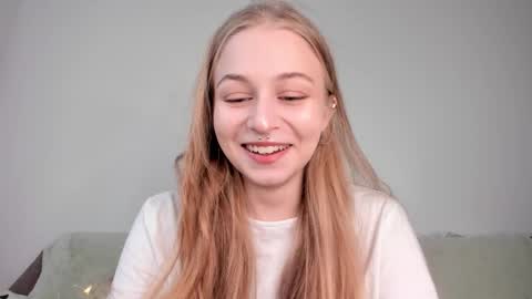 Snapshot of mia_meows chatting on 03.12.26 Mia here Appreciate your support online show from 03.12.26