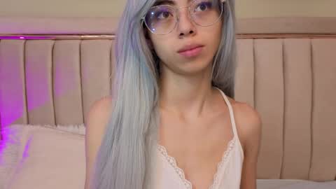 Snapshot of mia_naive chatting on 04.23.26 Mia online show from 04.23.26