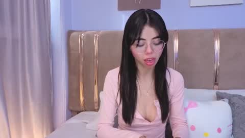 Mia online show from 06.23.26