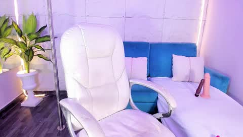 Snapshot of mia_ness chatting on 01.10.26 Mia online show from 01.10.26