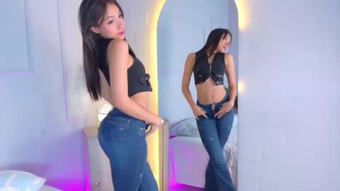 Snapshot of mia_oconner chatting on 09.12.25 mia_oconner online show from 09.12.25
