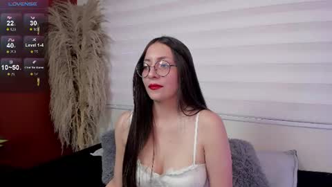 Snapshot of mia_quinn__ chatting on 06.24.26 mia_quinn__ online show from 06.24.26