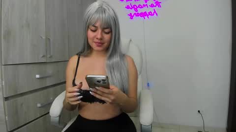 Snapshot of mia_rise chatting on 02.22.25 Mia online show from 02.22.25