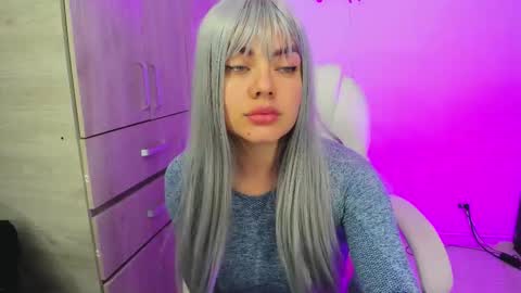 Snapshot of mia_rise chatting on 11.05.25 Mia online show from 11.05.25