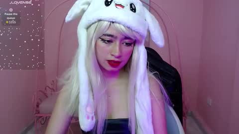 Snapshot of mia_rousse_x chatting on 12.21.25 Mia online show from 12.21.25