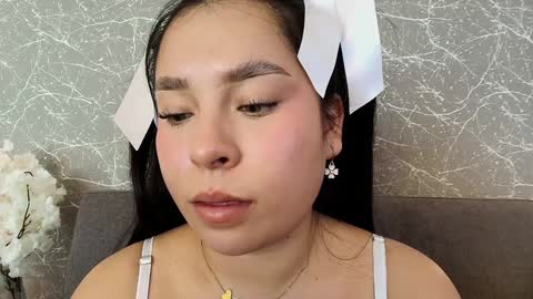 Mia Roux online show from 01.12.25