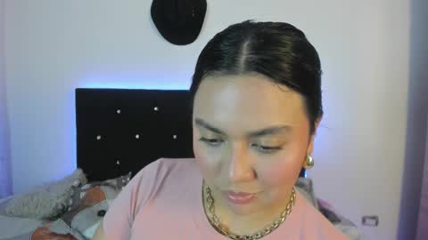 Mia Roux online show from 03.05.26