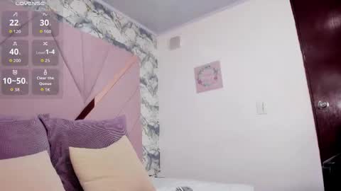 Mia online show from 04.29.26