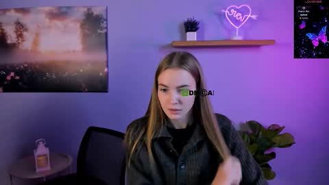 Snapshot of mia_starrr_ chatting on 11.10.25 mia_starrr_ online show from 11.10.25