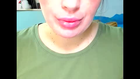 Snapshot of mia_sunnyy chatting on 12.01.25 Mia. online show from 12.01.25