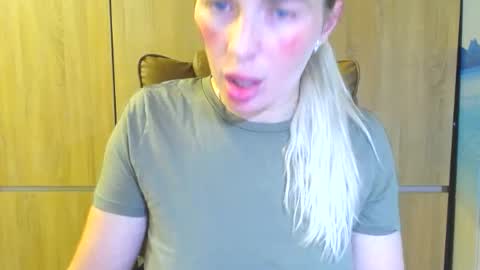 Snapshot of mia_sunnyy chatting on 06.11.26 Mia. online show from 06.11.26
