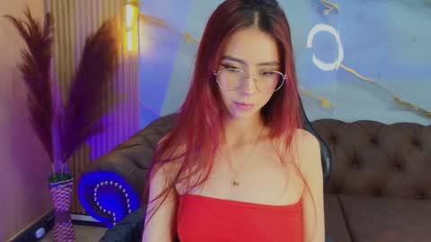 Mia online show from 10.04.25