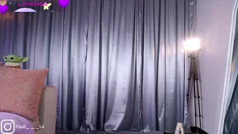 Snapshot of mia_v7 chatting on 09.12.25 Mia online show from 09.12.25