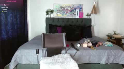 MIA  online show from 10.05.25